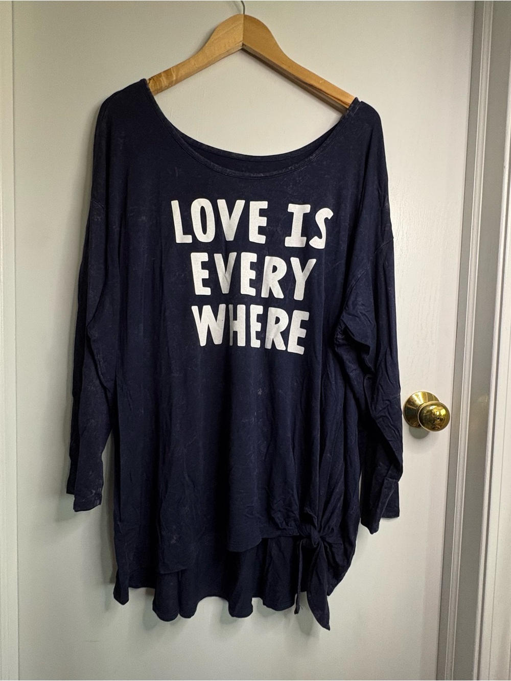 Torrid Super Soft Sz 4X Love Graphic Tie Front Scoop Neck Tunic  Mnfctr Bleached